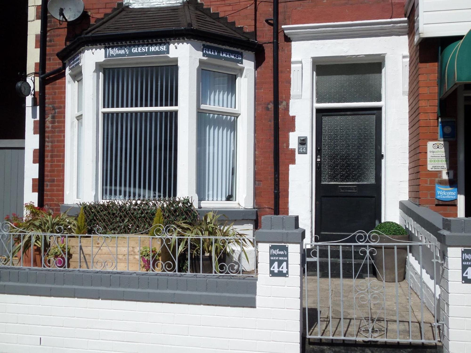 Nathans Guest House Blackpool Bagian luar foto